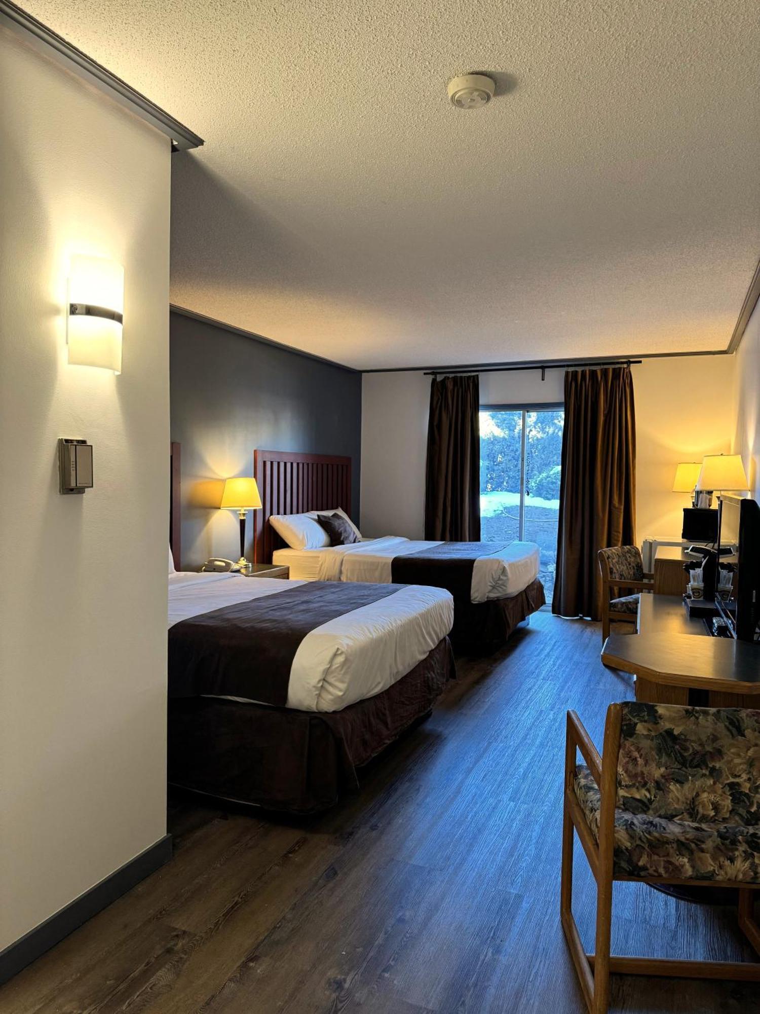 Divya Sutra Plaza And Conference Centre, Vernon, Bc Ngoại thất bức ảnh