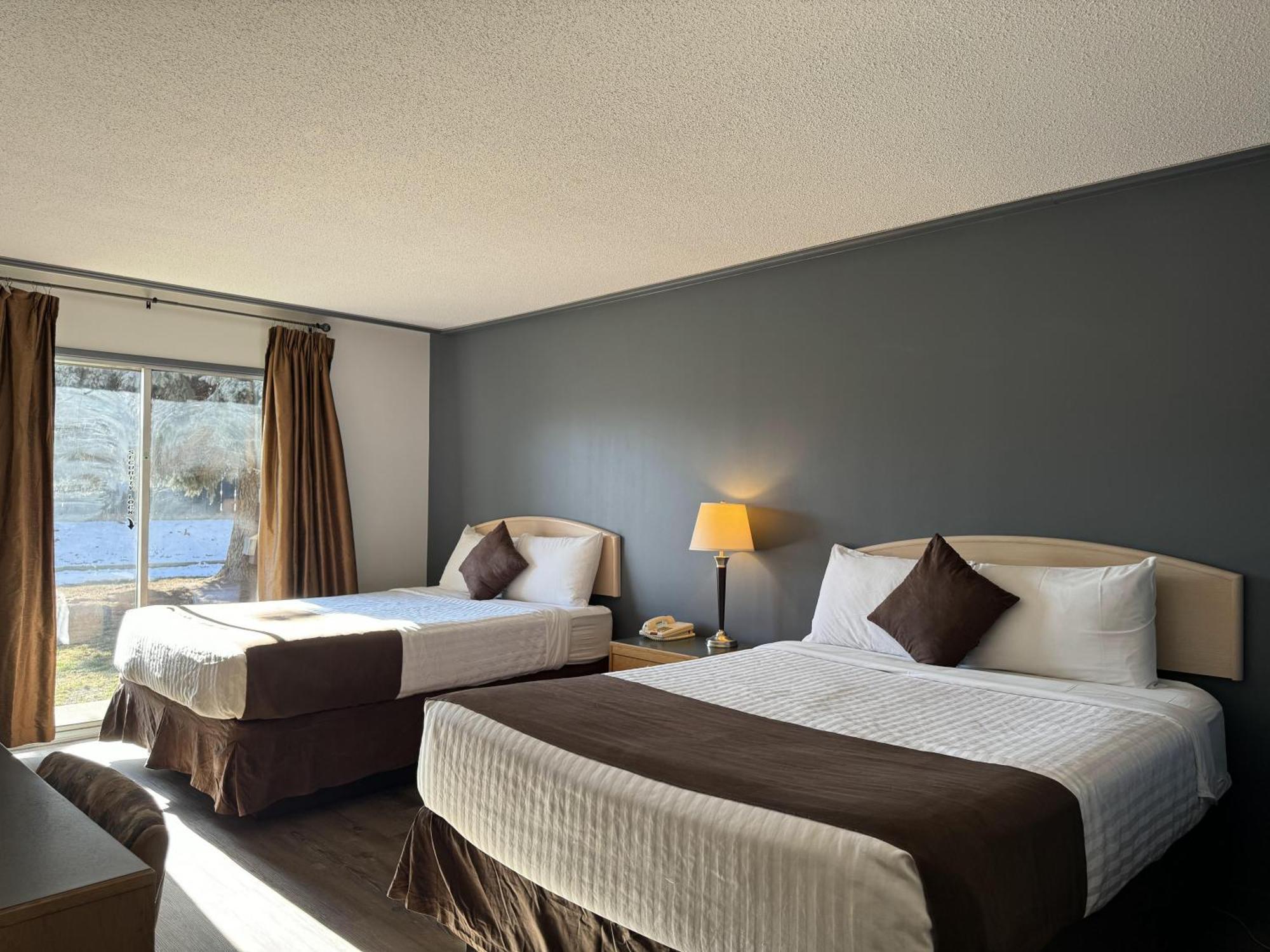 Divya Sutra Plaza And Conference Centre, Vernon, Bc Ngoại thất bức ảnh
