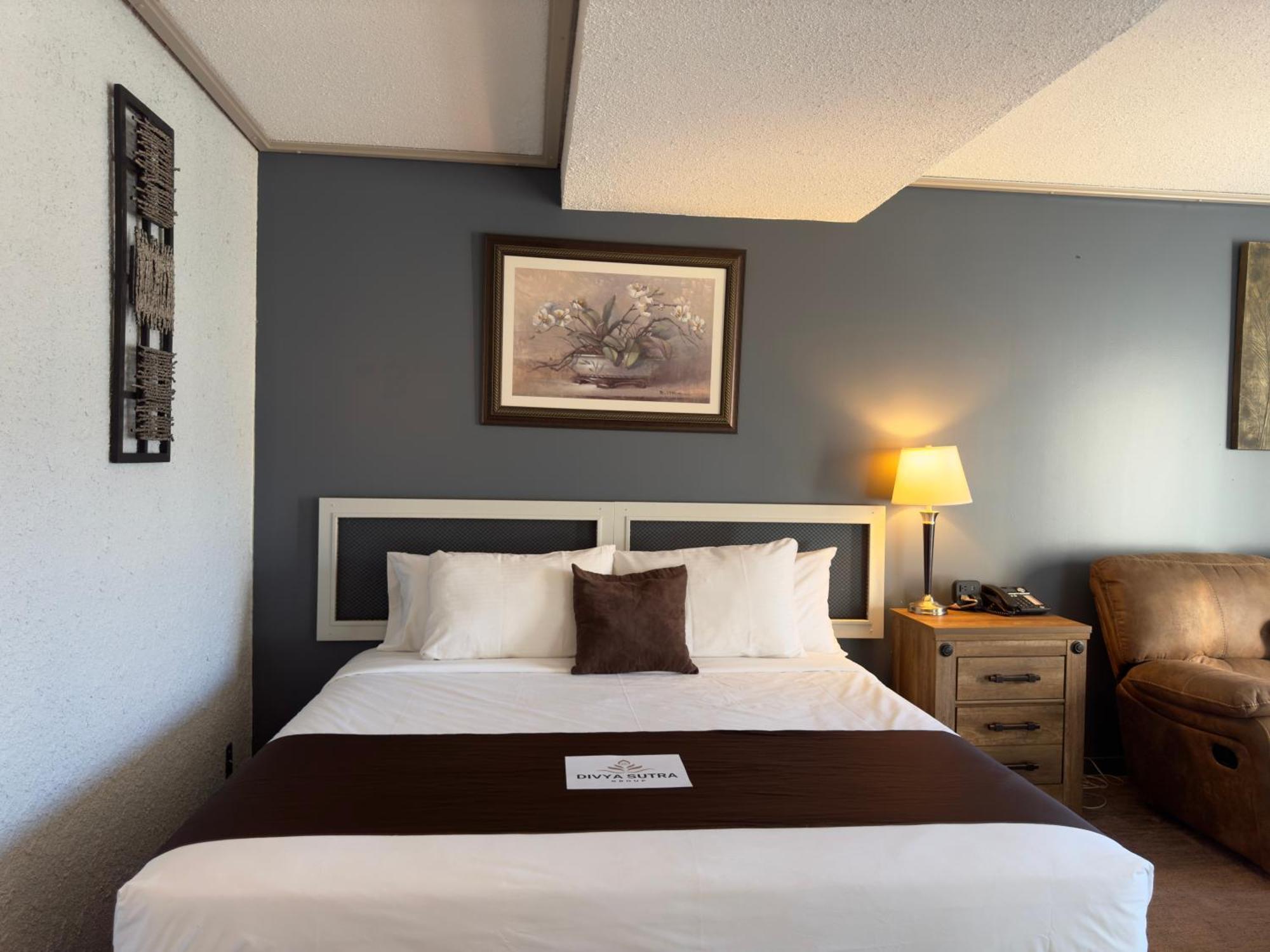 Divya Sutra Plaza And Conference Centre, Vernon, Bc Ngoại thất bức ảnh