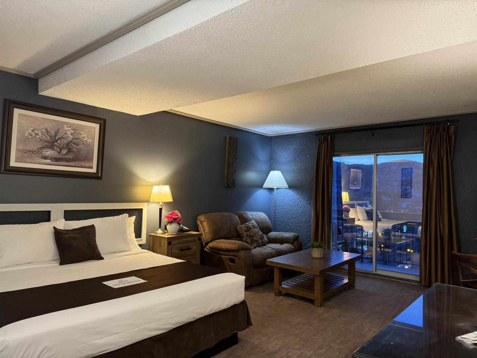 Divya Sutra Plaza And Conference Centre, Vernon, Bc Ngoại thất bức ảnh