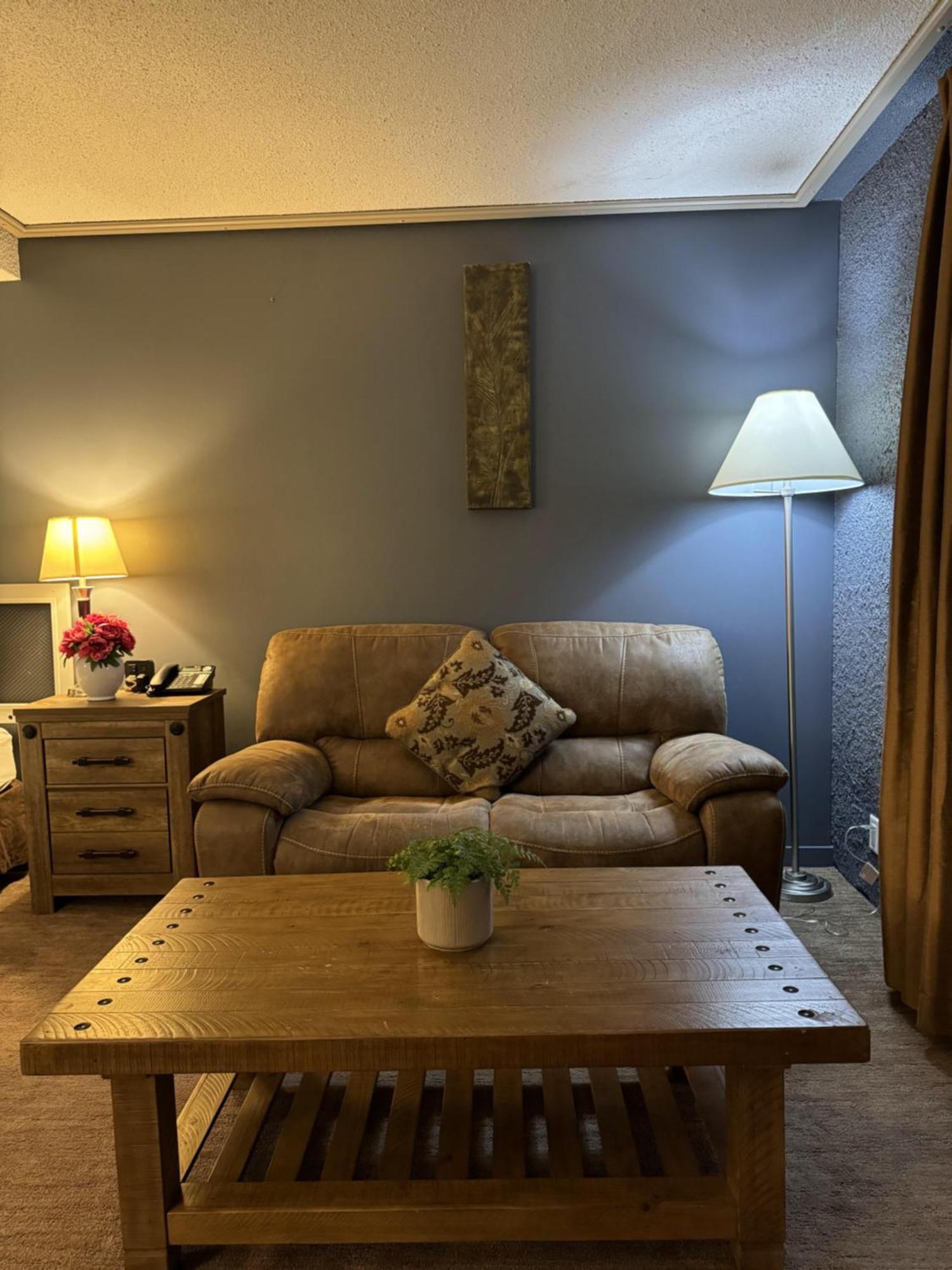 Divya Sutra Plaza And Conference Centre, Vernon, Bc Ngoại thất bức ảnh