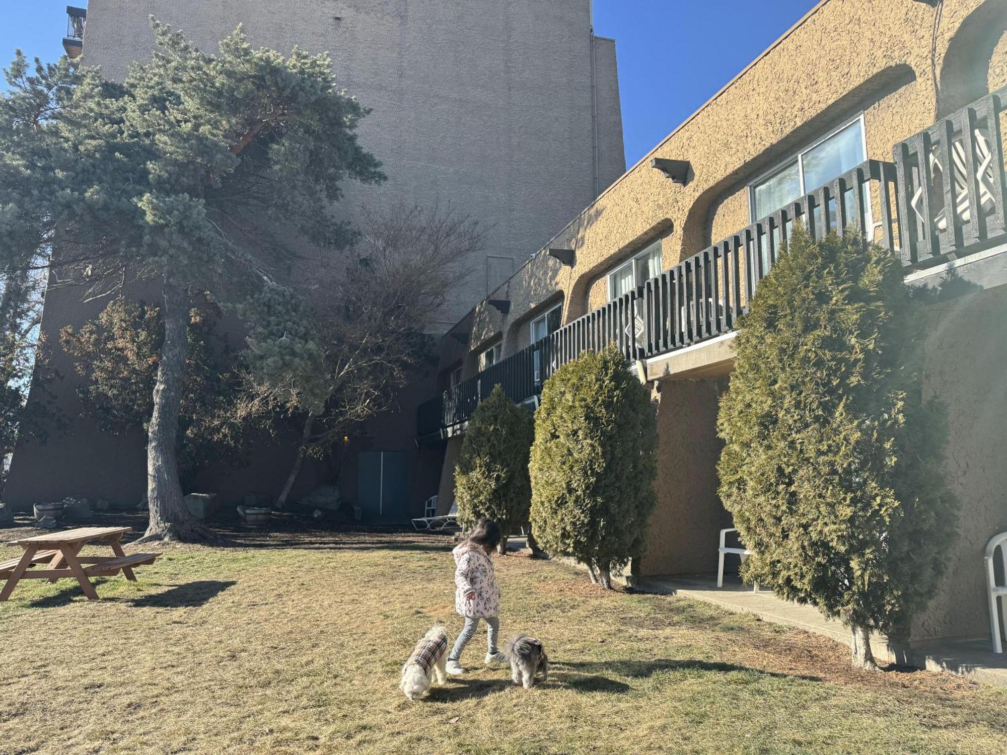 Divya Sutra Plaza And Conference Centre, Vernon, Bc Ngoại thất bức ảnh