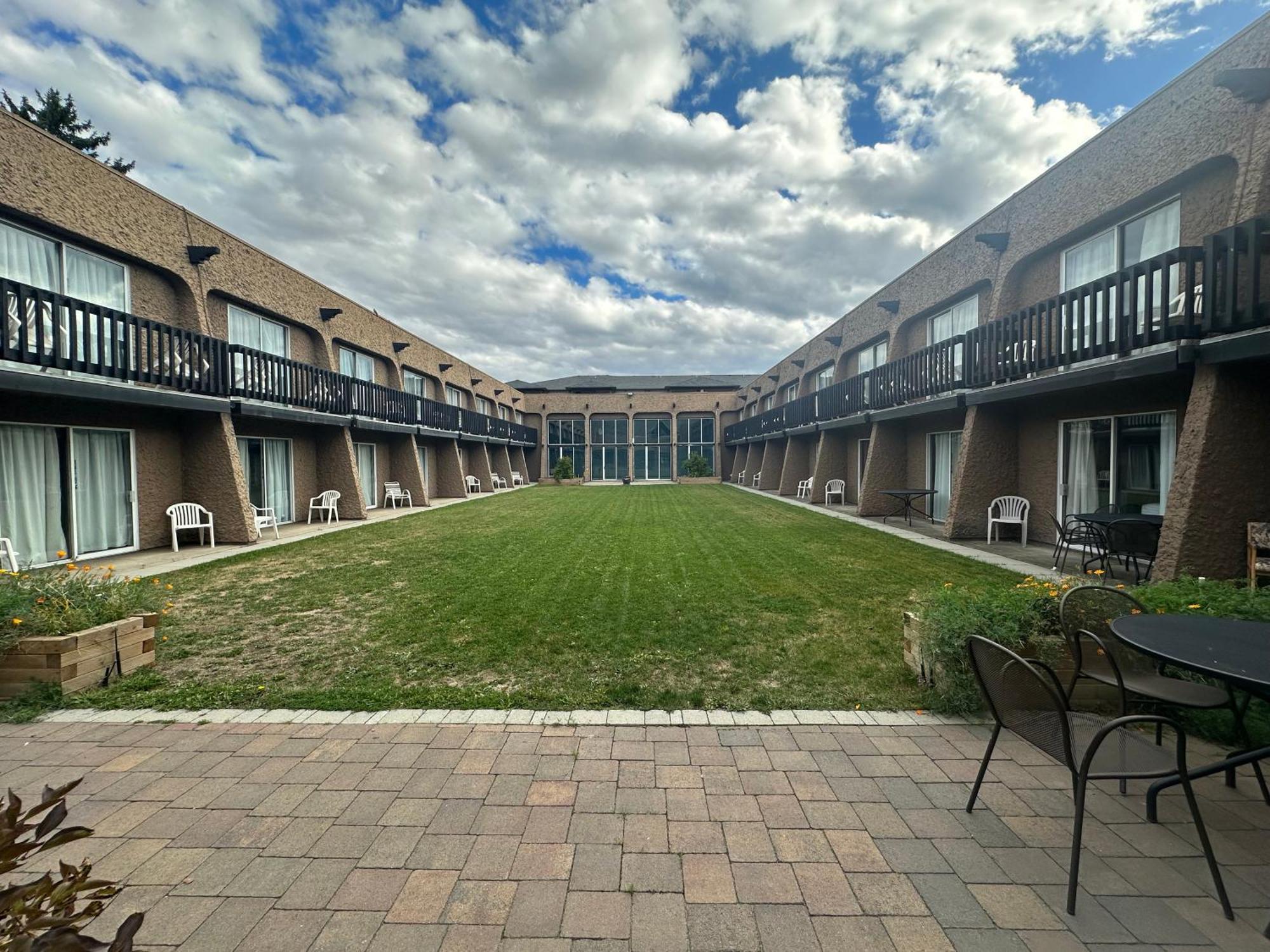 Divya Sutra Plaza And Conference Centre, Vernon, Bc Ngoại thất bức ảnh