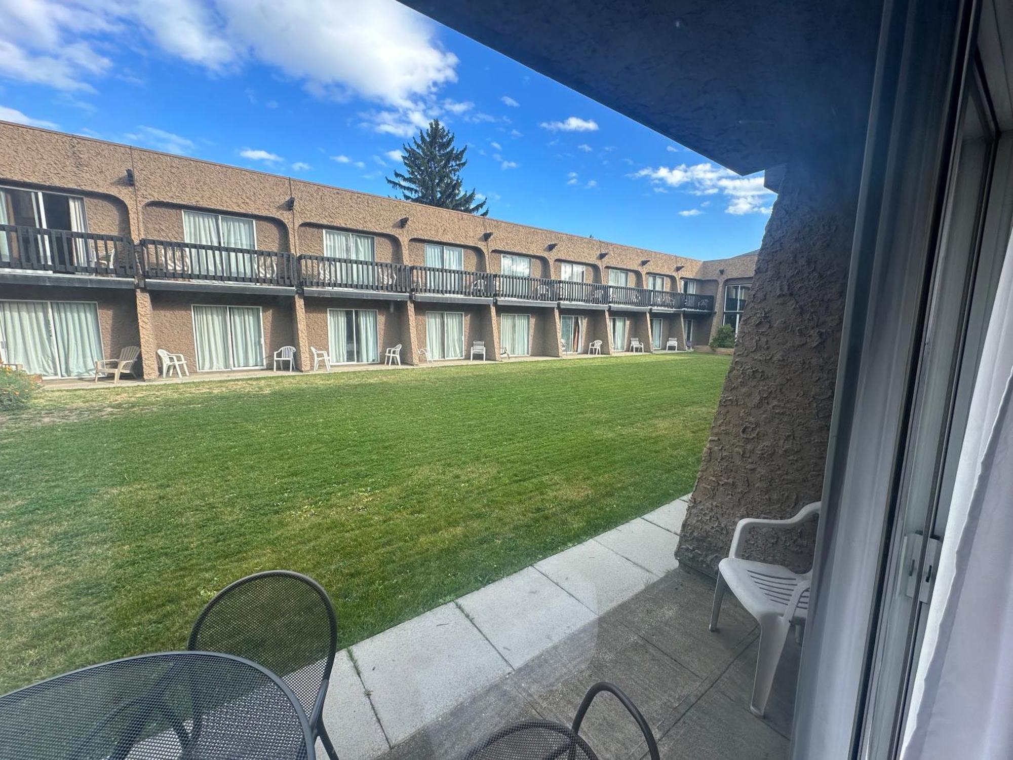 Divya Sutra Plaza And Conference Centre, Vernon, Bc Ngoại thất bức ảnh